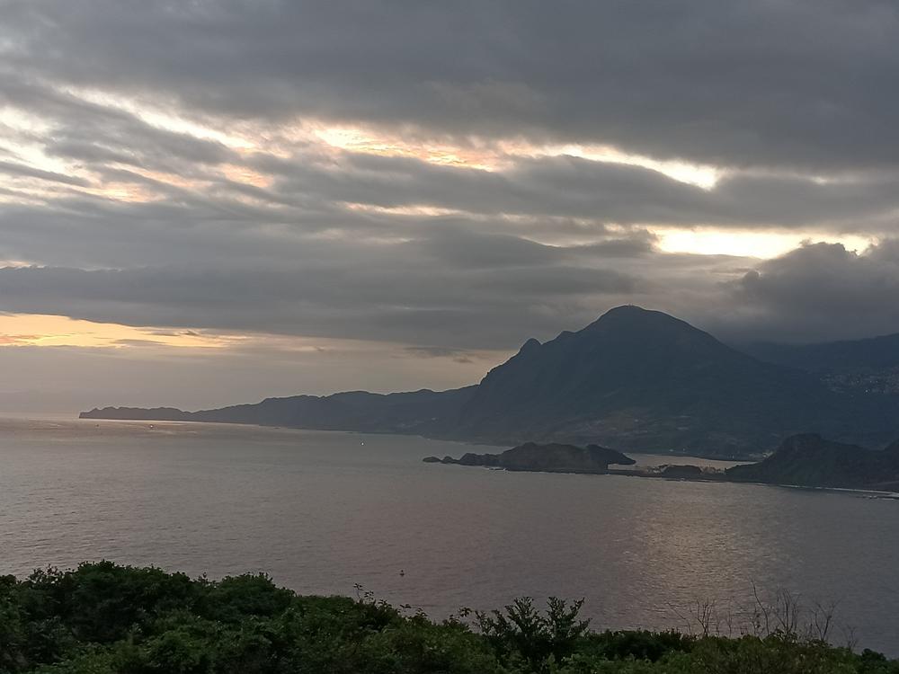 基隆  八斗子之  高地晨光  (上)
