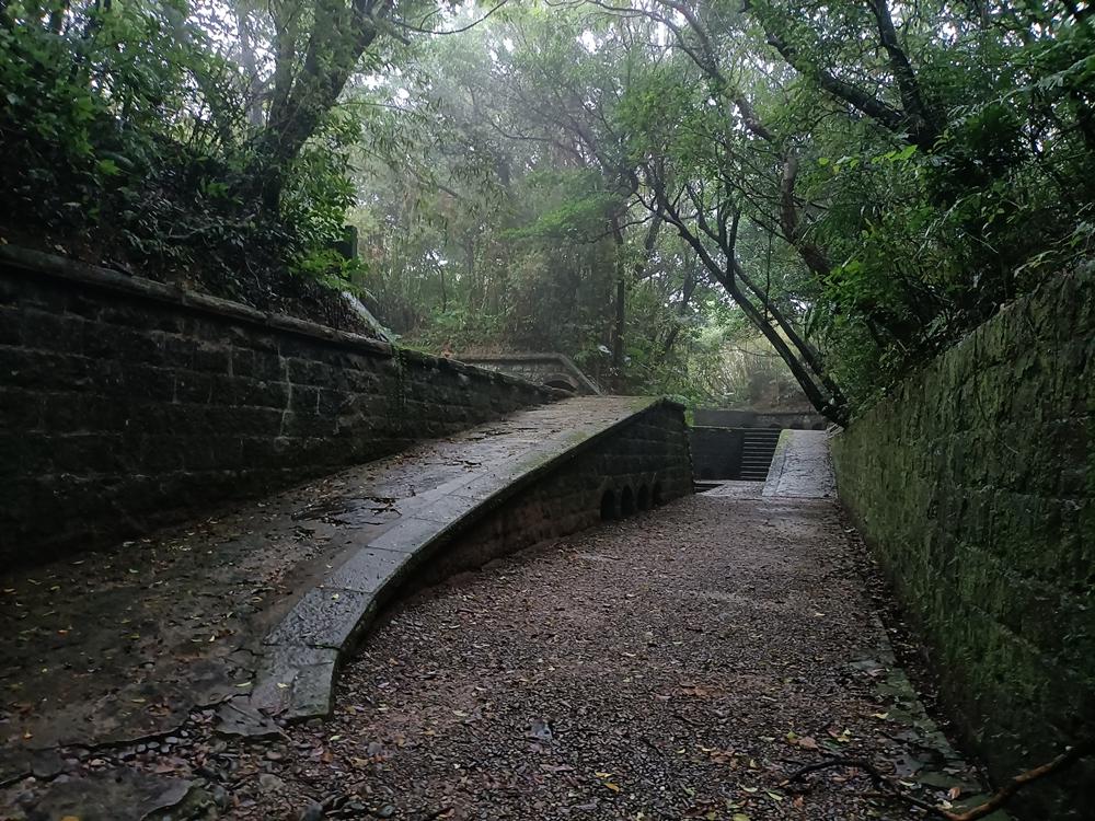 基隆  大武崙砲台  雨中行