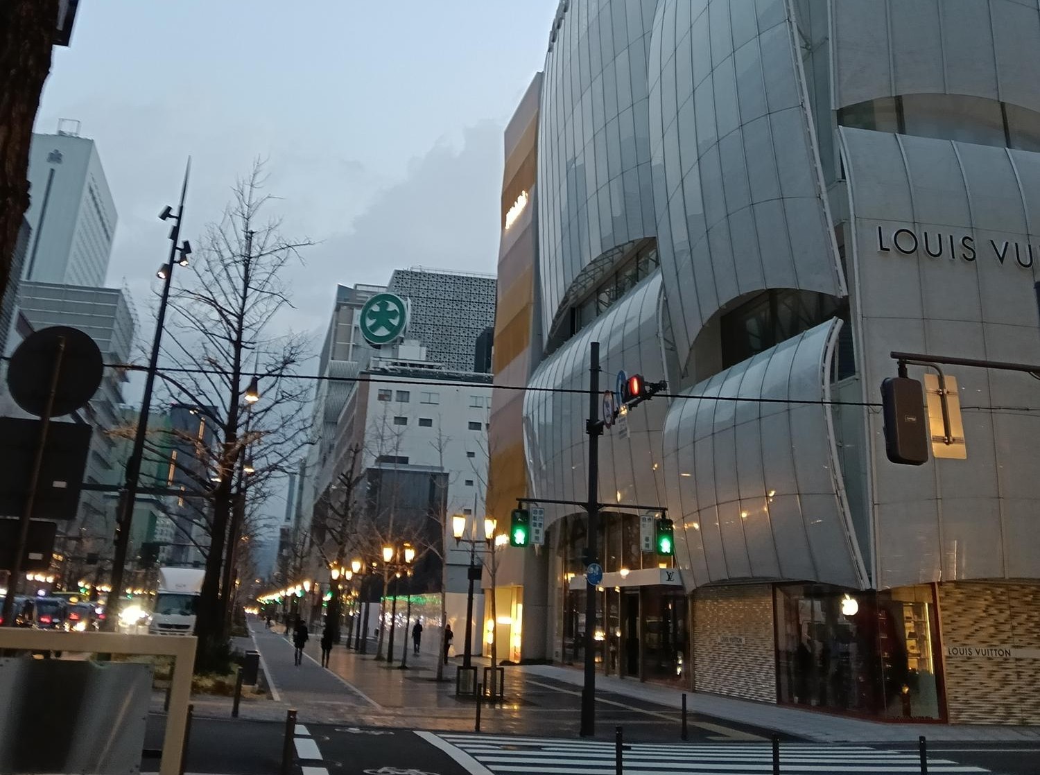 近畿旅行(74)  大阪  LV旗艦店  之晨露