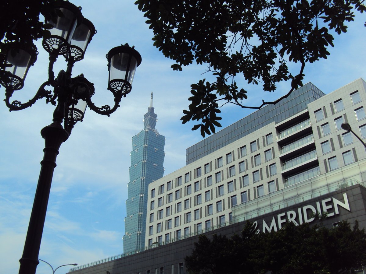 晨光中的松仁路 晨光中的松仁路
