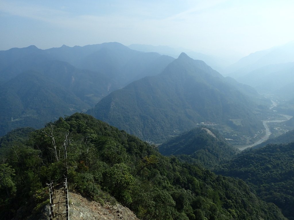 谷關七雄之 白毛山 (中) 谷關七雄之 白毛山 (中)