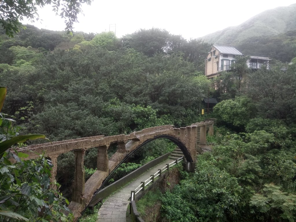 金瓜石之 外九份溪圳橋 (三層橋) 金瓜石之 外九份溪圳橋 (三層橋)