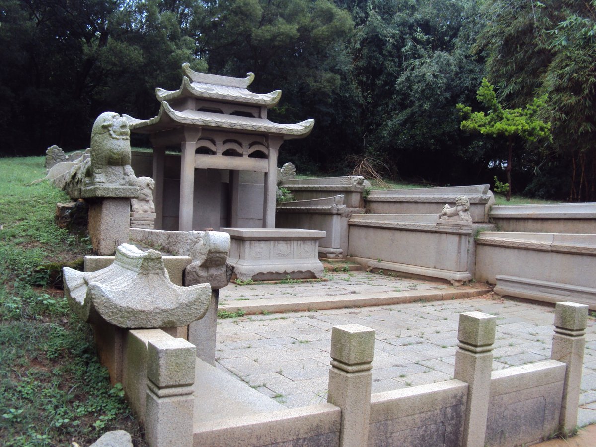 東珩 陳健墓 (衣冠塚) 東珩 陳健墓 (衣冠塚)