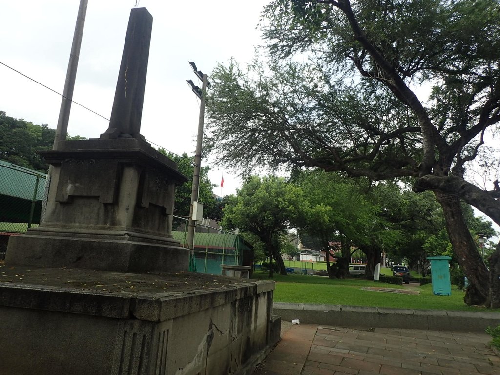 台中公園一隅之 昭忠碑 台中公園一隅之 昭忠碑