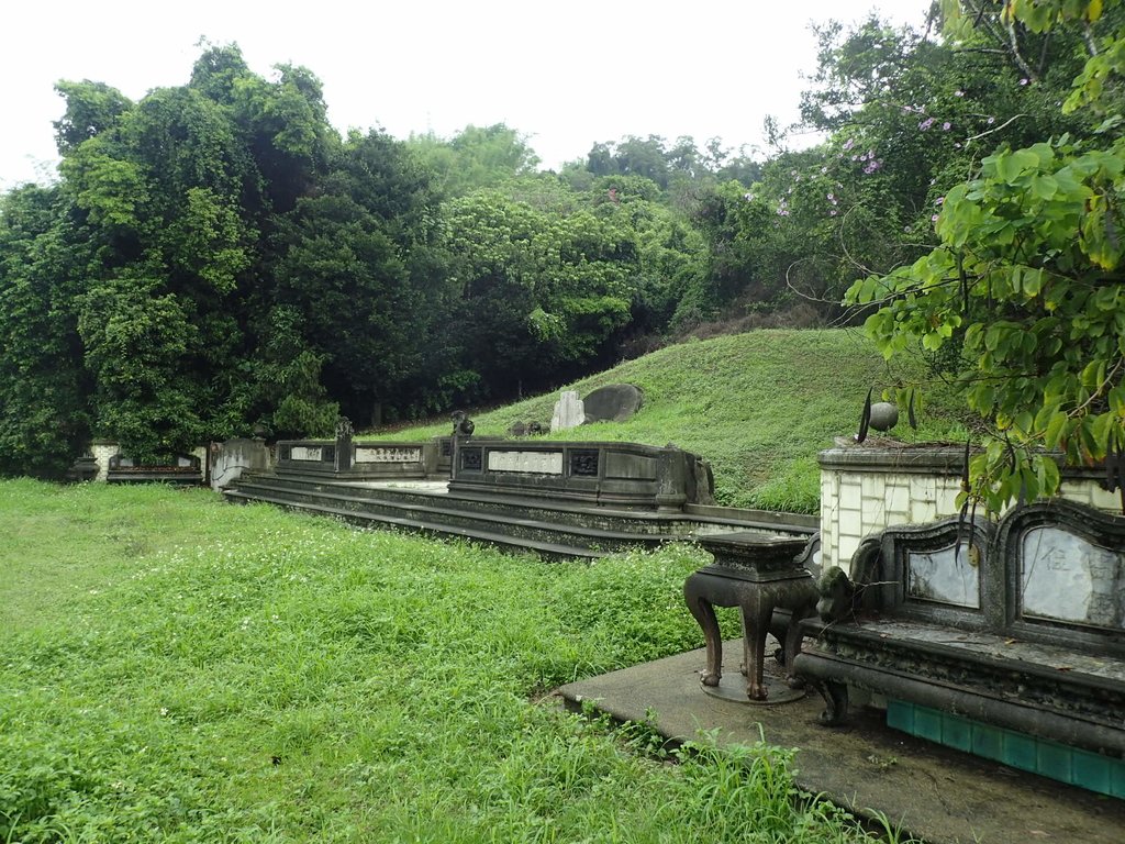 霧峰 林母曾太夫人墓 (附葬林澄堂) 霧峰 林母曾太夫人墓 (附葬林澄堂)