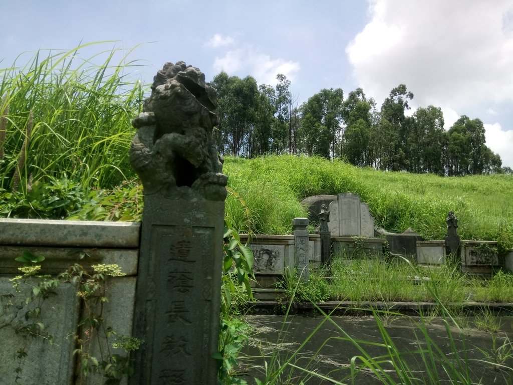 后里 賢坂張家祖墓群 (上) 后里 賢坂張家祖墓群 (上)