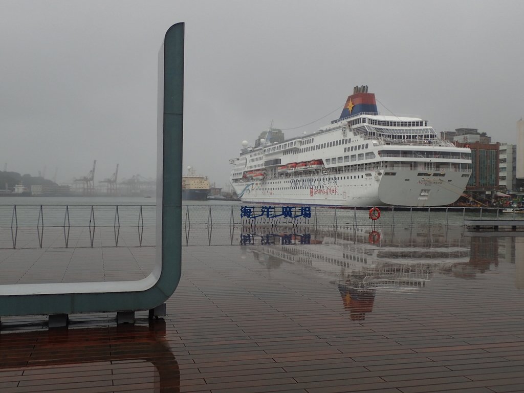 雨中— 基隆 海洋廣場 雨中— 基隆 海洋廣場