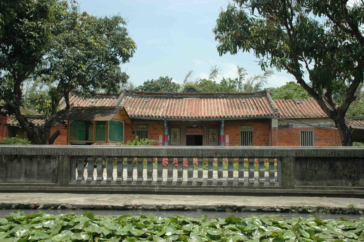 梅鏡傳芳— 大甲 頂店 梁宅 (瑞蓮堂) 梅鏡傳芳— 大甲 頂店 梁宅 (瑞蓮堂)