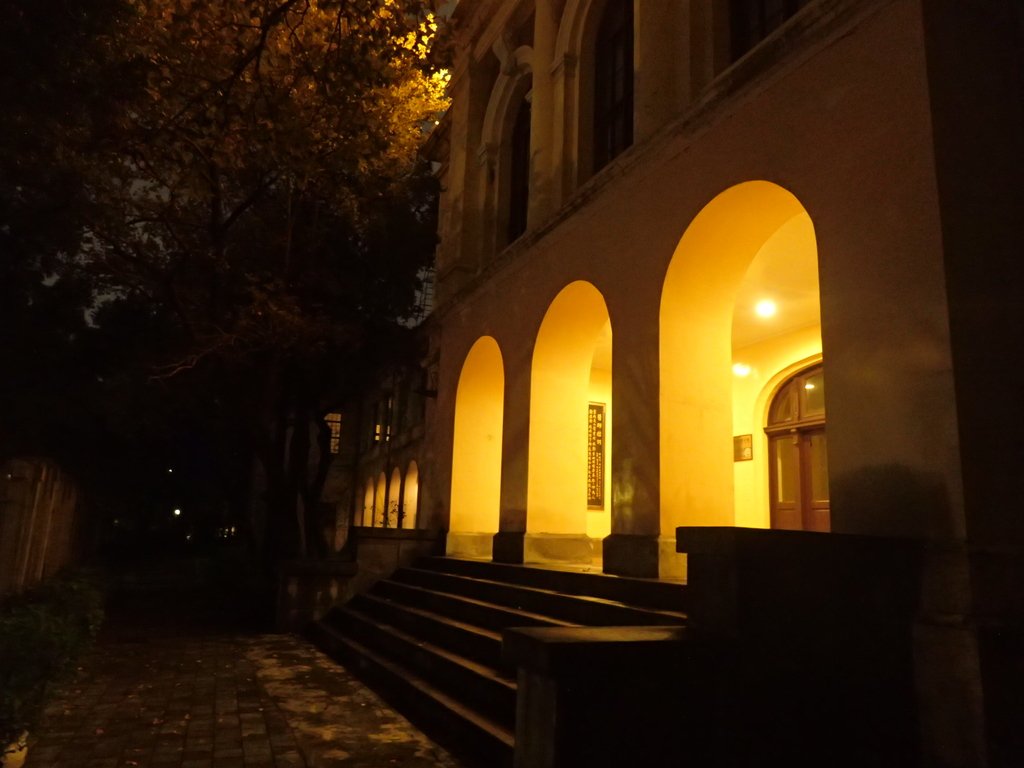 台大醫學院之 昏黃夜色 台大醫學院之 昏黃夜色
