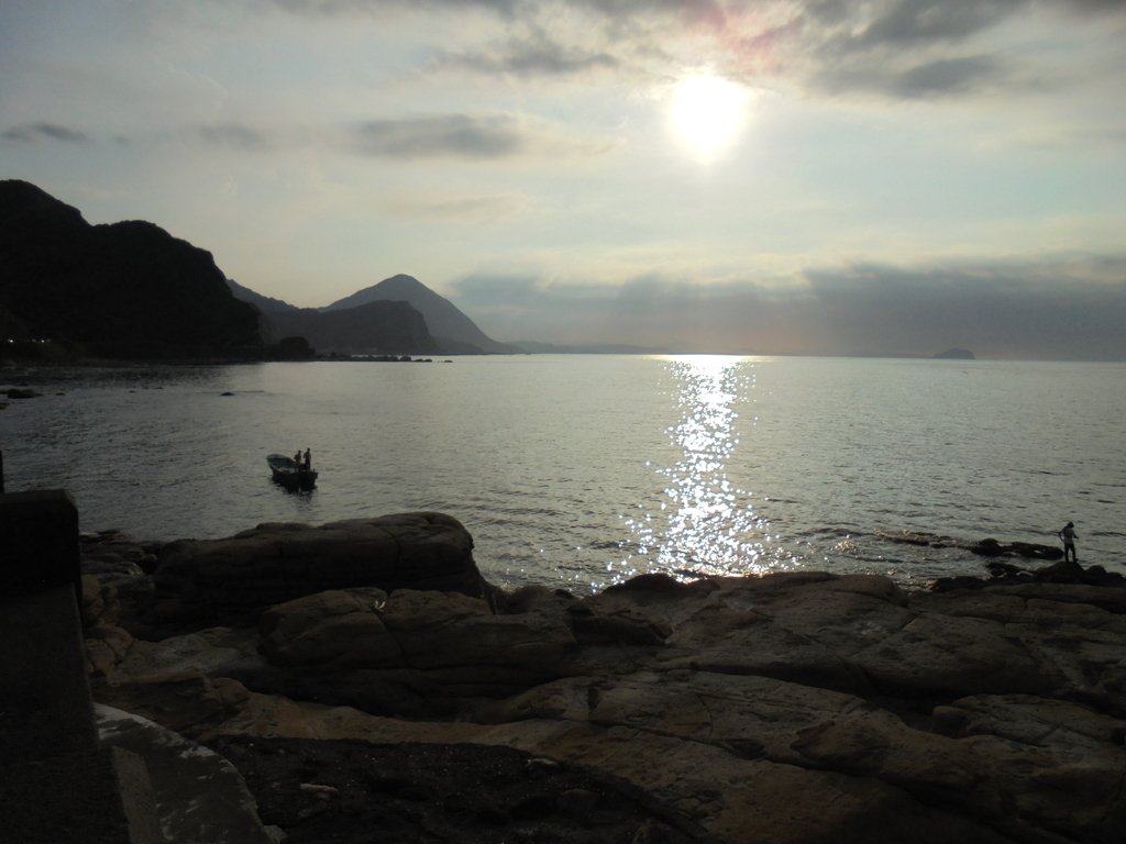 望海巷岩岸之 波漾晨光 望海巷岩岸之 波漾晨光