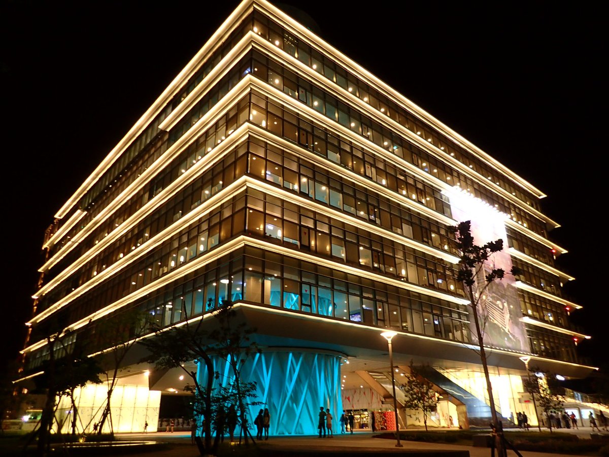 夜之 高雄市立圖書館 (總館) 夜之 高雄市立圖書館 (總館)