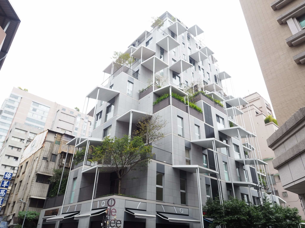 與自然共生— 富富話合 新建築 與自然共生— 富富話合 新建築