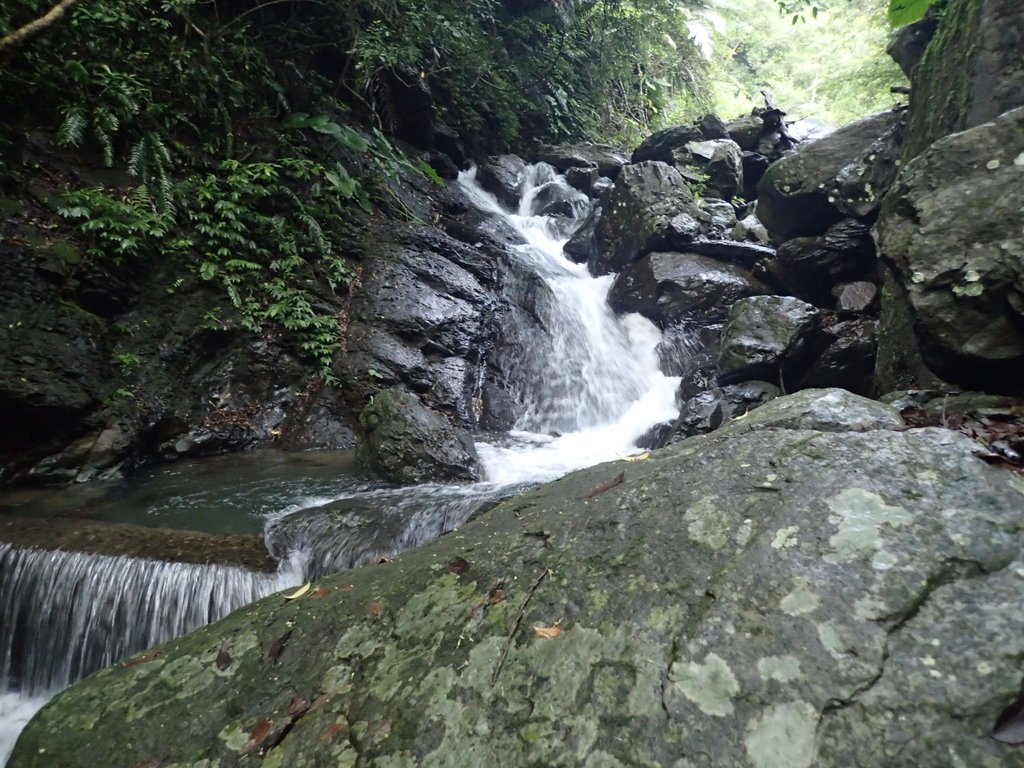 烏來山下 南勢溪支流 小隱瀑 烏來山下 南勢溪支流 小隱瀑