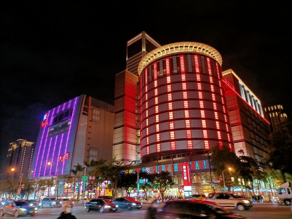 台中 台灣大道之 夜色璀璨 台中 台灣大道之 夜色璀璨