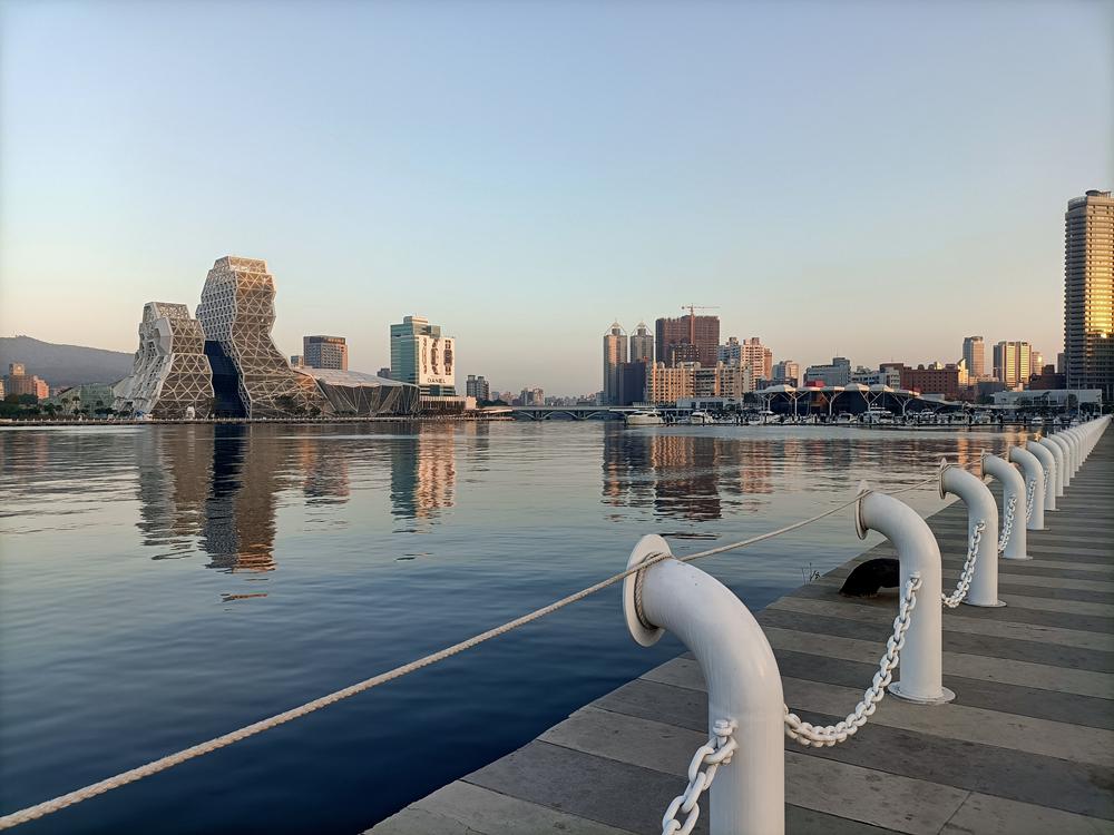 高雄 光榮碼頭 之清晨波光