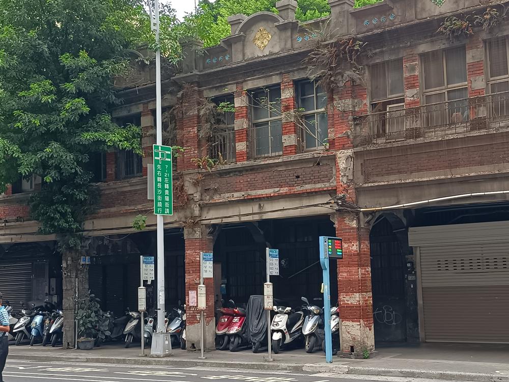 萬華街屋之  康定路四連棟  (上)