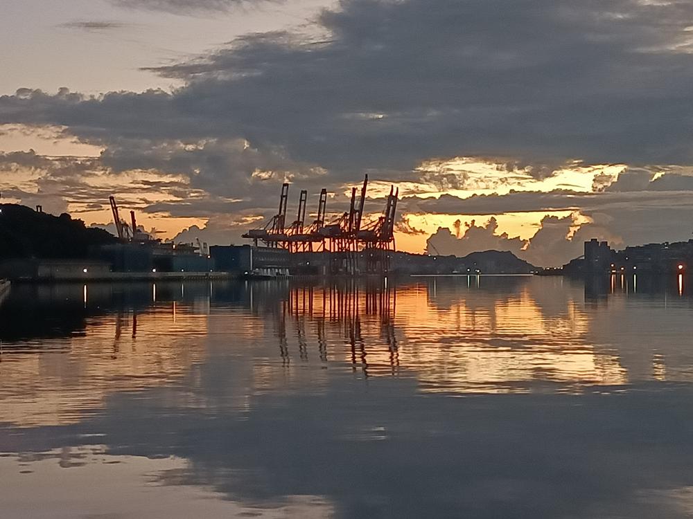 基隆  海洋廣場之  晨光水影  (01)