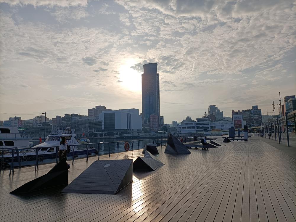 基隆  海洋廣場之  雲朗晴光  (02)