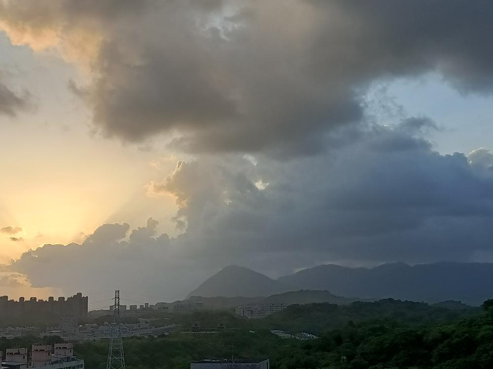 貂山曉日  之一一一