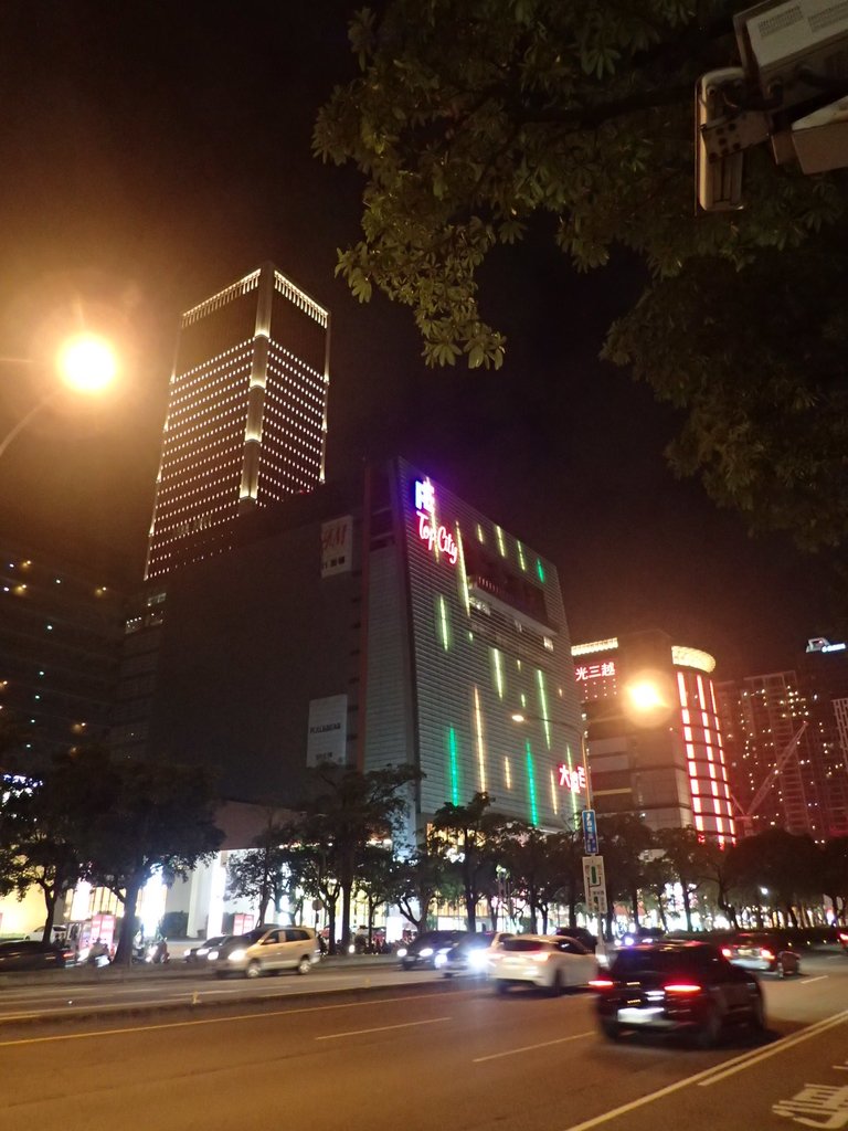 PC126026.JPG - 台中  台灣大道之夜色璀璨