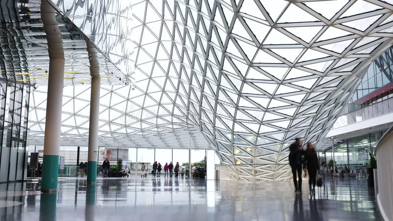 timelapse-pedestrians-zeil-frankfurt-germany-march-shot-passersby-walking-under-glass-roof-construction-67758079.jpg - 當代空間設計之思維