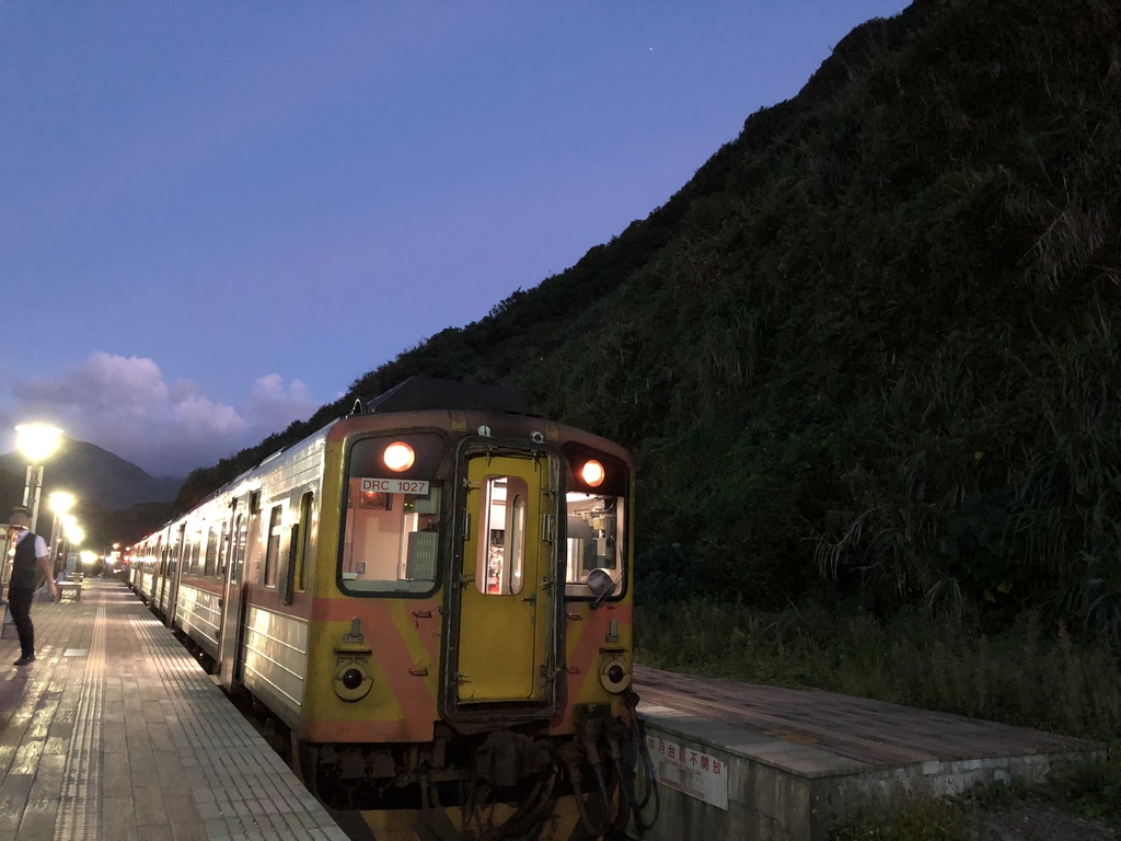 IMG_4020.JPG - 基隆  望海巷之夜電車