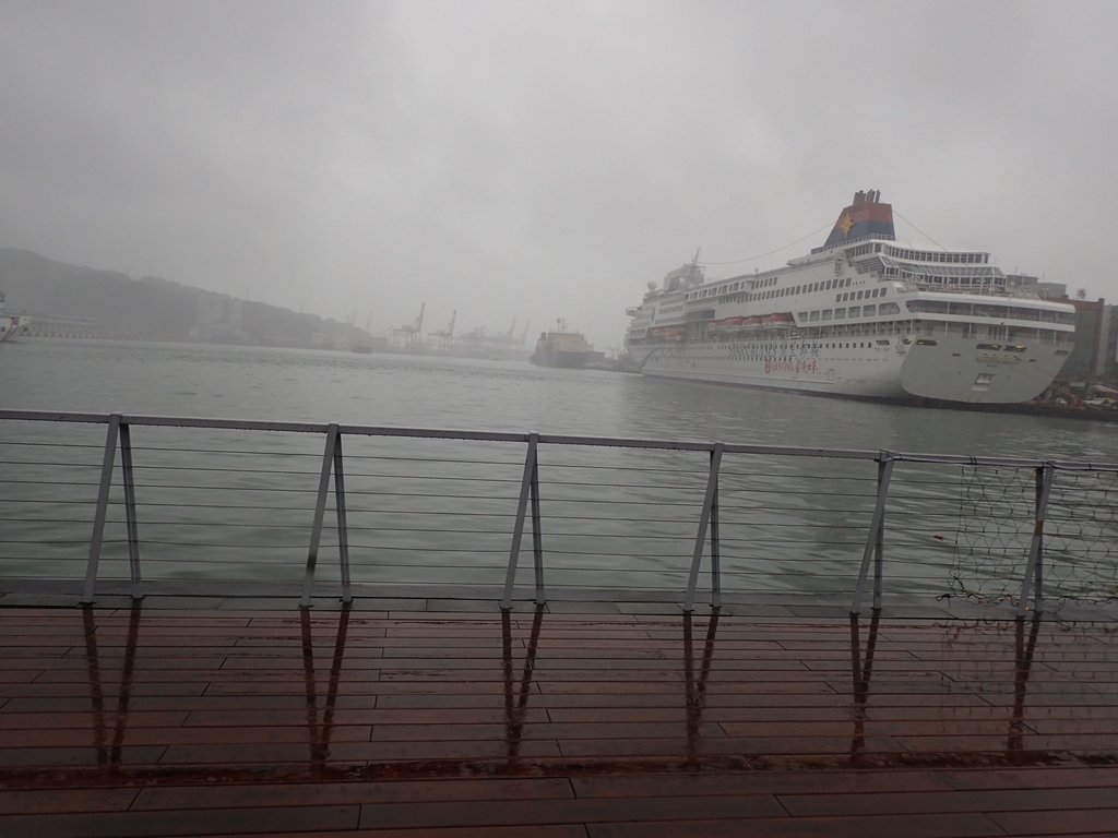 P1031671.JPG - 雨中---  基隆  海洋廣場  