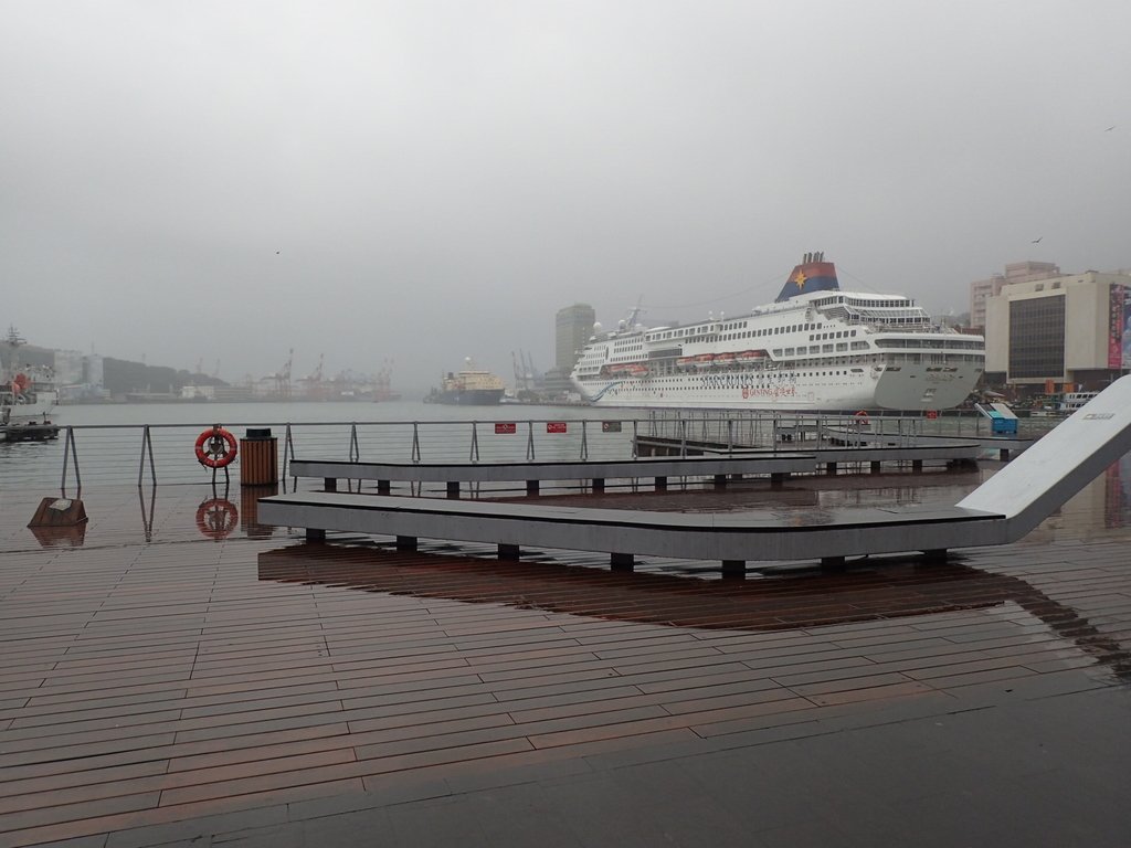 P1031654.JPG - 雨中---  基隆  海洋廣場  