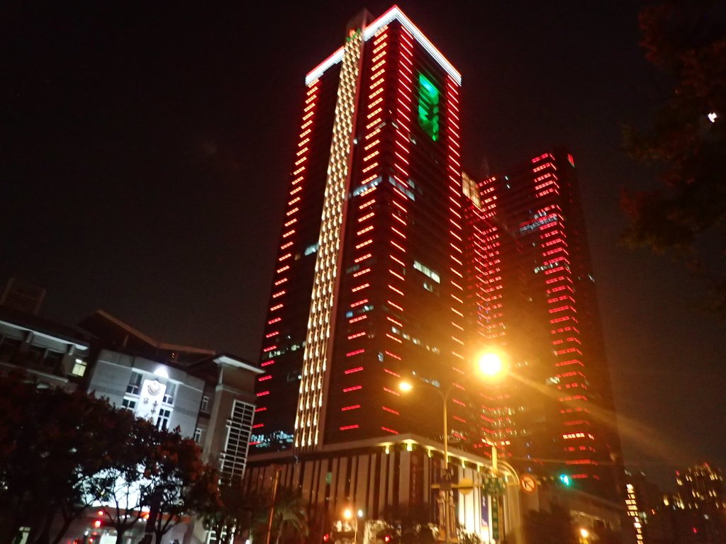 PA125370.JPG - 台中七期之  夜色璀璨  (02)