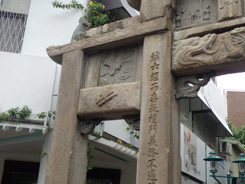 PB074193.JPG - 台南孔廟外  泮宮石坊