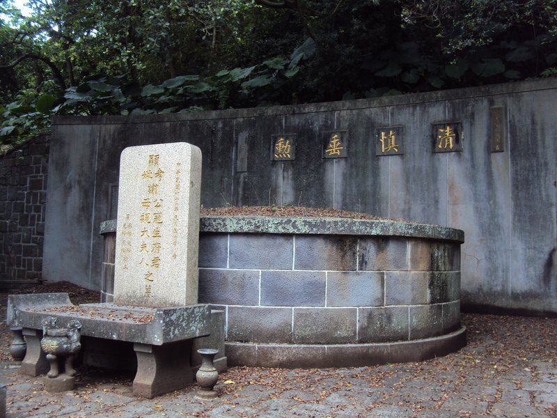 北投  十八份  謝冠生墓園