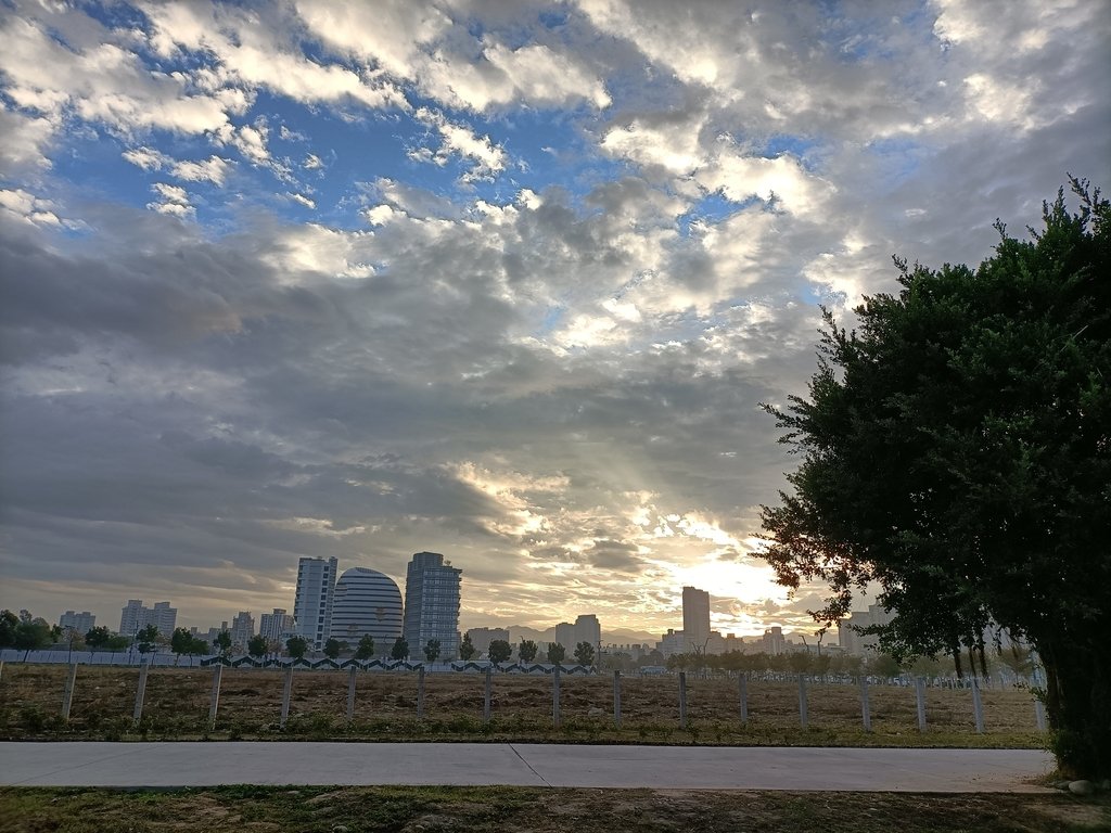 IMG20201227070431.jpg - 台中  水湳  中央公園晨光