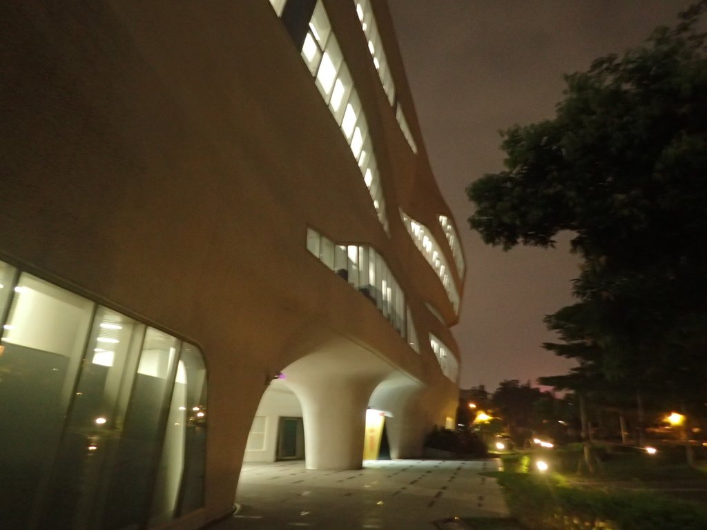 P5238699.JPG - 台中  公共資訊圖書館  夜色