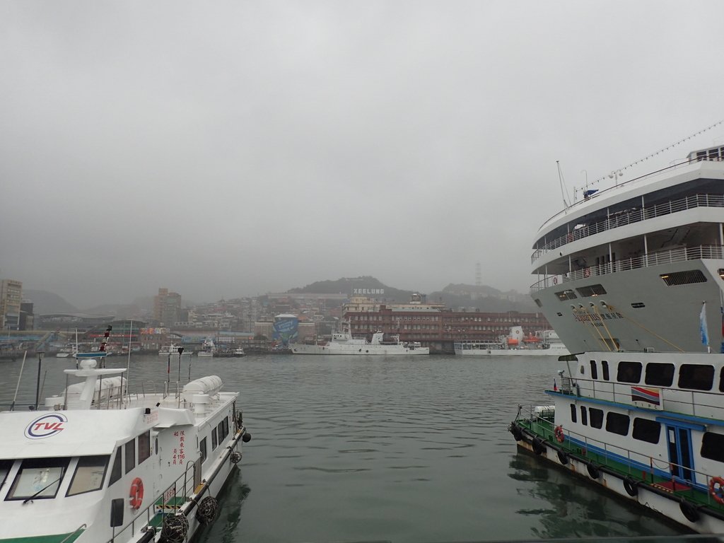 P1031674.JPG - 雨中---  基隆  海洋廣場  