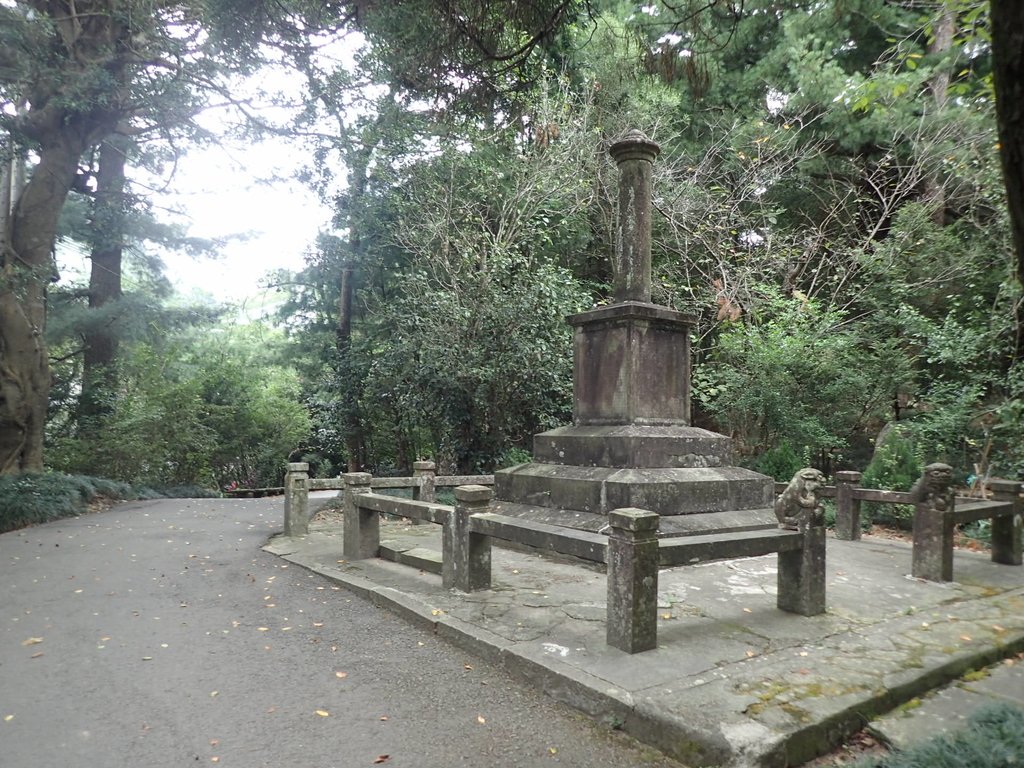 PA064644.JPG - 大湖  法雲禪寺  開拓紀念碑