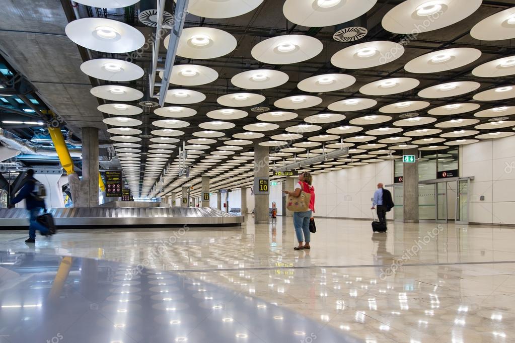 depositphotos_77475708-stock-photo-futuristic-arrival-hall-at-barajas.jpg - 當代空間設計之思維