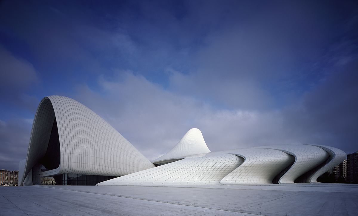 Zaha-Hadid-Architects-Heydar-Aliyev-Center-9-Photo-by-Hufton-Crow.jpg - 扎哈  哈迪德