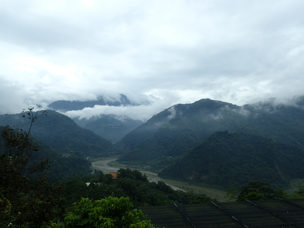PA231632.JPG - 草嶺  茄苳步道  峭壁雄風
