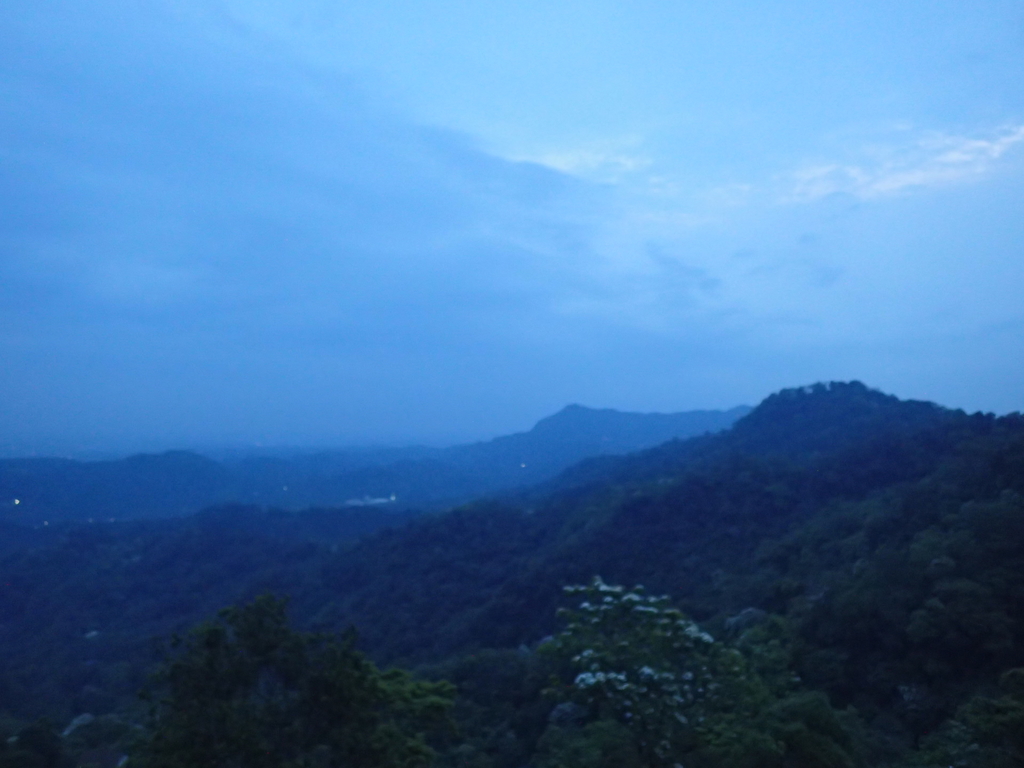 P4191851.JPG - 南庄  細湖頂  山中夜色