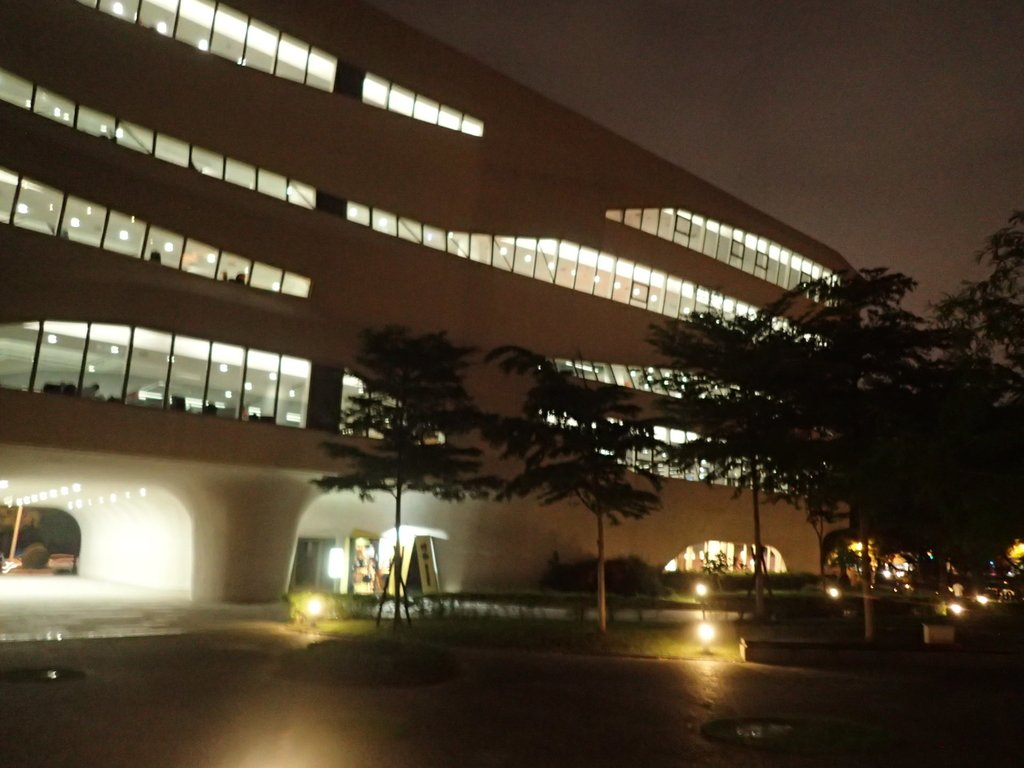 P5238691.JPG - 台中  公共資訊圖書館  夜色