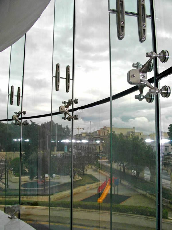 Spider-Glass-Curtain-Walls-Bolted-Point-Fixed-Glazing-5.jpg - 玻璃帷幕的新挑戰