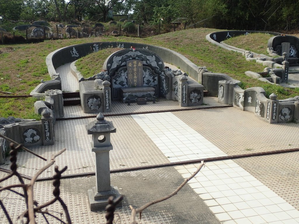 台南  侯雨利家族墓園