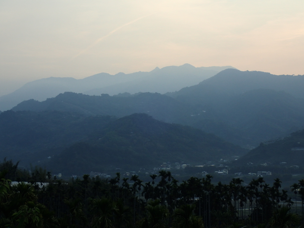 P3217470.JPG - 新社  迎大雪山晨光  (02)