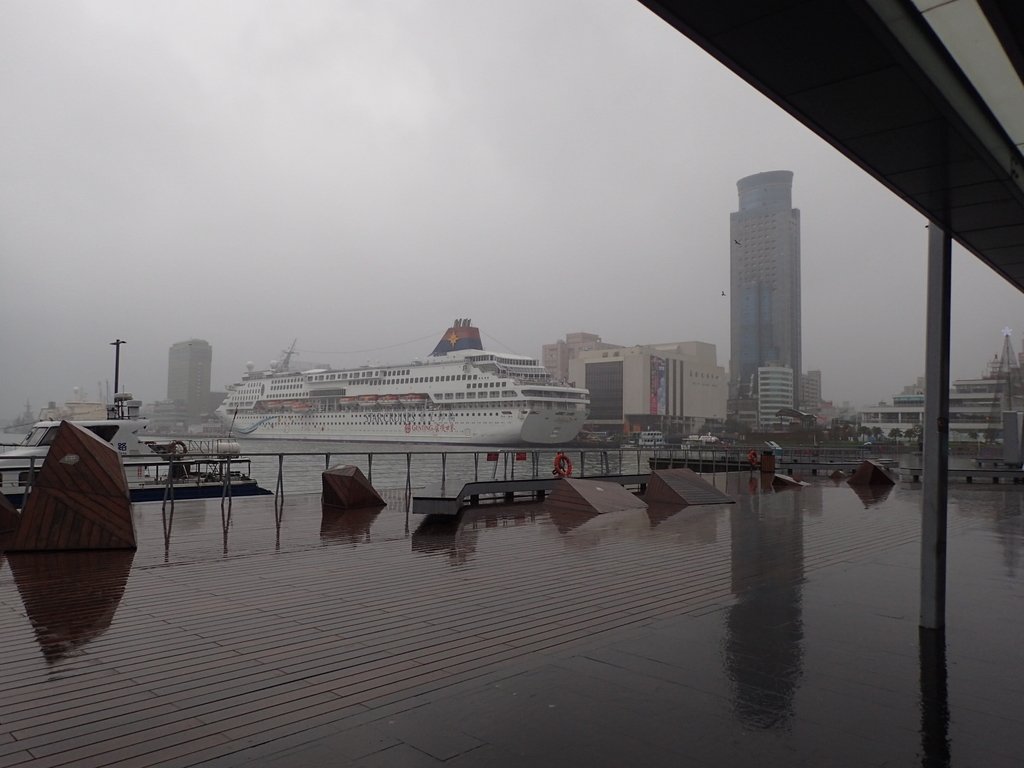 P1031650.JPG - 雨中---  基隆  海洋廣場  