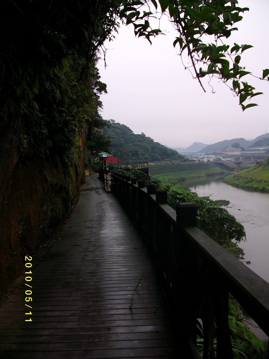 施工照片201006 010.JPG - 基隆  六堵險圳步道