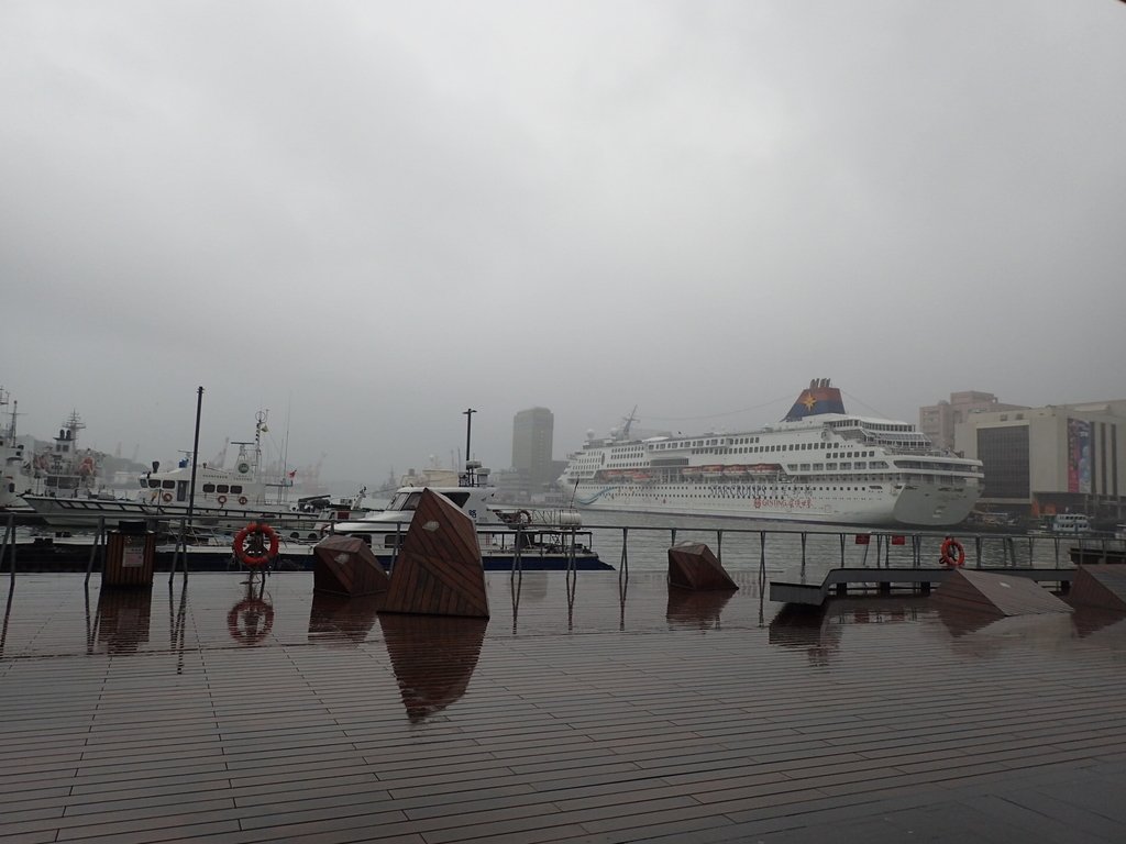 P1031651.JPG - 雨中---  基隆  海洋廣場  