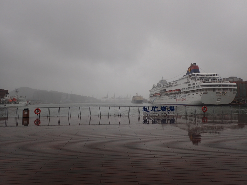 P1031666.JPG - 雨中---  基隆  海洋廣場  