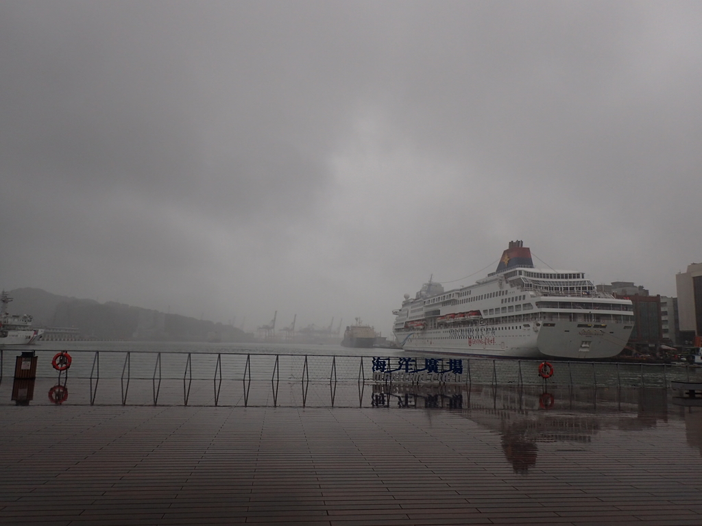 P1031669.JPG - 雨中---  基隆  海洋廣場  