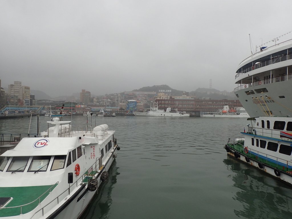 P1031676.JPG - 雨中---  基隆  海洋廣場  