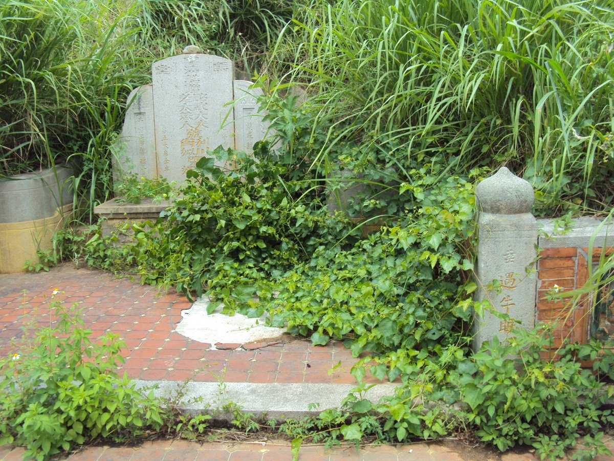 西屯  昭武大夫  張利川墓